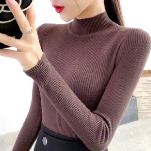 A WIDE VARIETY OF TURTLENECKS IN MANY HUES SHOWCASE FOR FALL AND WINTER WARDROBE - Picture 4 of 9